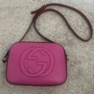 Gucci Soho Disco Small Crossbody Bag Pink Pebbled Leather GG Logo